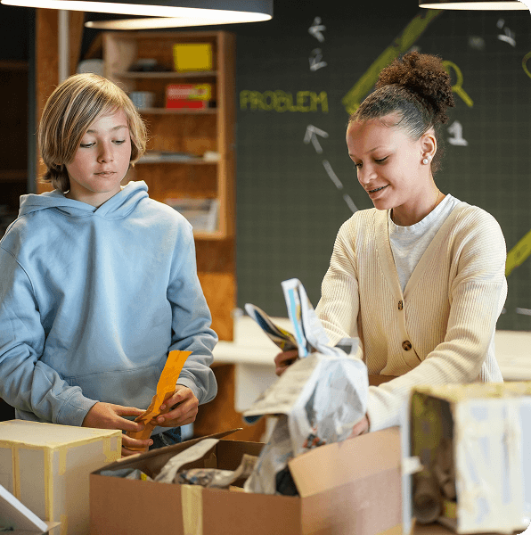 Schülerinnen und Schüler präsentieren ihre Prototypen